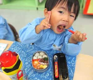 大きなお口で大好きなお弁当🎵