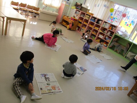 新聞でなにするのかな？ワクワクドキドキ