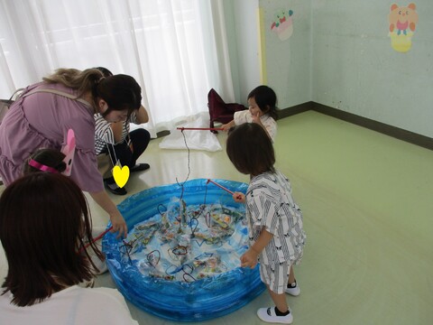 お菓子釣り。みんな上手に釣れました！