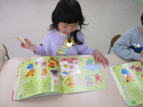 この帽子誰にかぶせてあげようかな❔