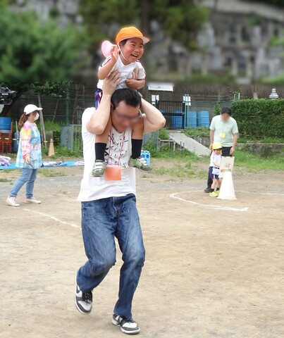 肩車をしてもらっているときの子ども達の笑顔はとてもすてきでした💕