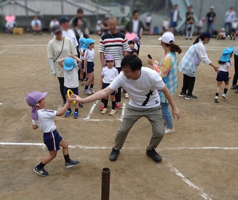 お父さん、お母さんは、走るのが早くて子ども達も大盛り上がりでした！！