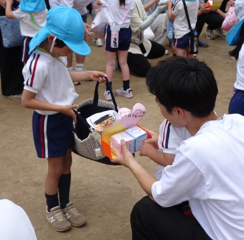 年長さんはカレンダーをプレゼントしました💕