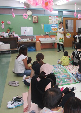 帽子の中にかくれんぼ、だれかな〜