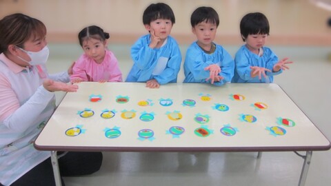 満三歳児のもも組さん！シール屋さん頑張ったね😊