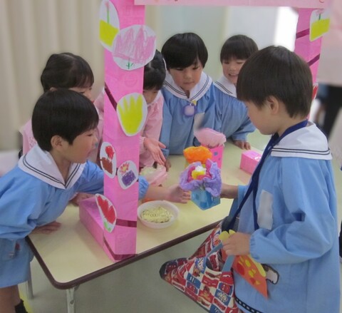 お母さんにプレゼントかな？