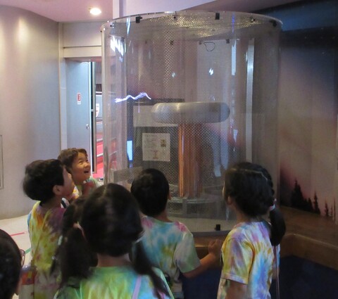 小さなかみなりで音楽が流れてびっくり⚡