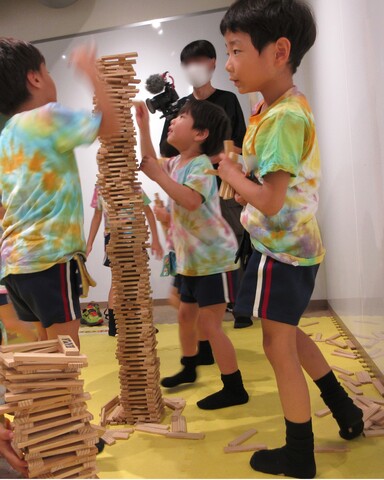 カプラをみんなで高く積み上げたよ！