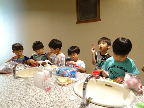 みんなで並んで歯磨き✨