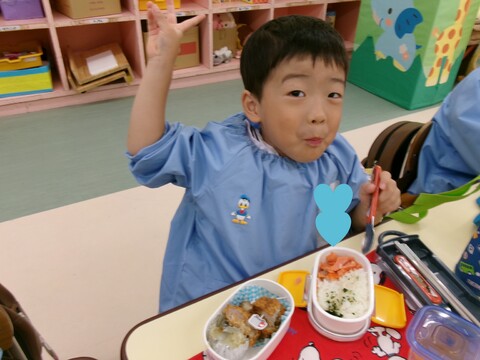 いつもお弁当に何が入っているか楽しみにしているよ🍴