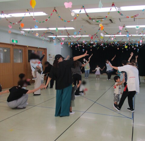 自分で作った旗で応援しよう😊