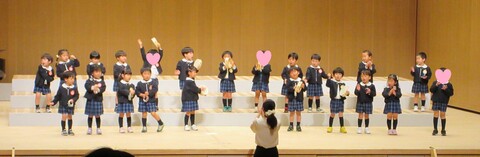 年少「世界中のこどもたちが」