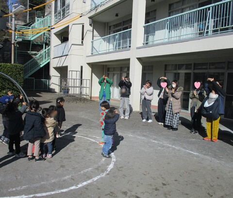 みんなでさんかくにおひっこし〜