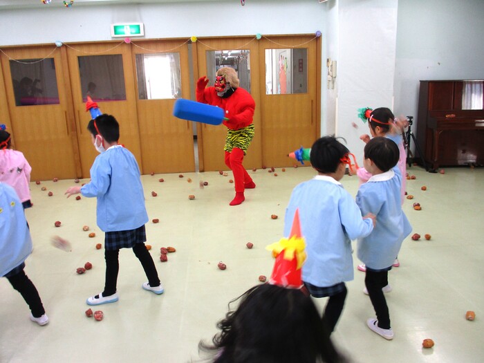 心の中の鬼をやつけました☆(節分：豆まき)