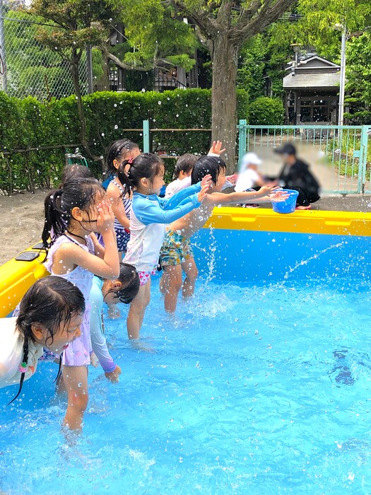 園庭で思い切りプール遊び☆（プール遊び）